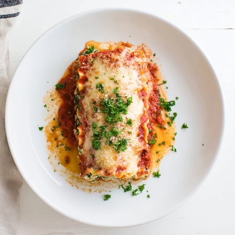 Golden-brown Chicken and Spinach Lasagna Rolls, rolled with creamy ricotta, fresh spinach, and shredded chicken, baked in marinara sauce for a hearty Italian-American dinner.